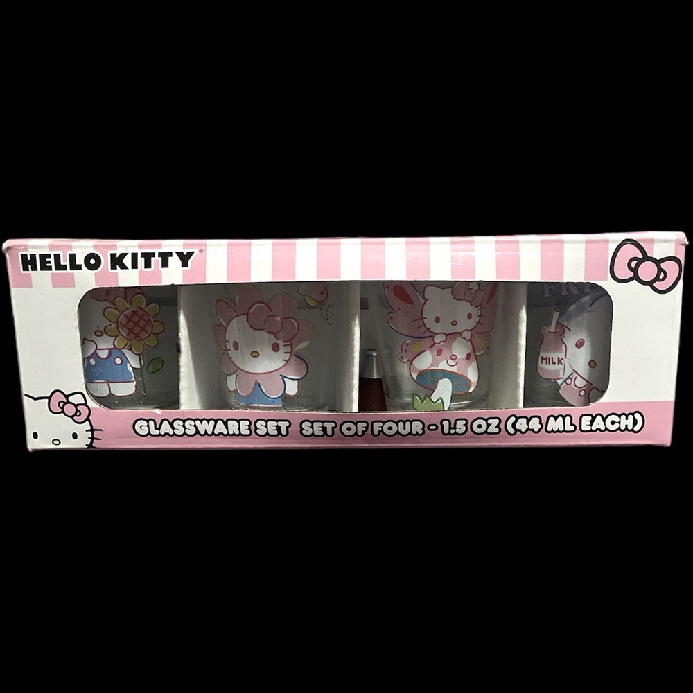 HELLO KITTY MINI GLASS SHOT SET. SET OF FOUR-1.5 OZ (44 ML EACH)